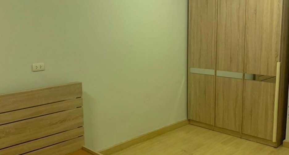 For rent 3 bedrooms townhouse in Lat Phrao, Bangkok