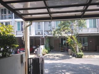 Reihenhaus zur Miete mit 3 Zimmer in Lat Phrao, Bangkok