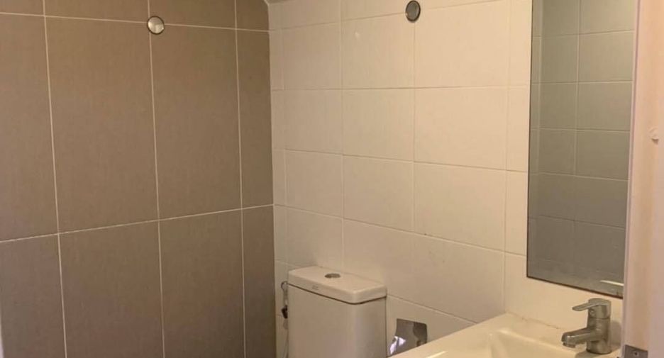 For rent 3 bedrooms townhouse in Lat Phrao, Bangkok