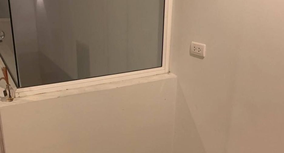 For rent 3 bedrooms townhouse in Lat Phrao, Bangkok