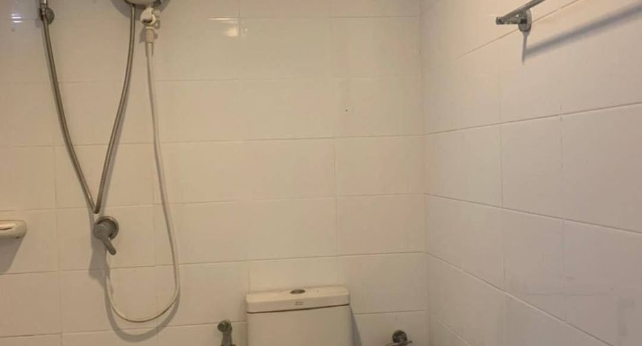 For rent 3 bedrooms townhouse in Lat Phrao, Bangkok