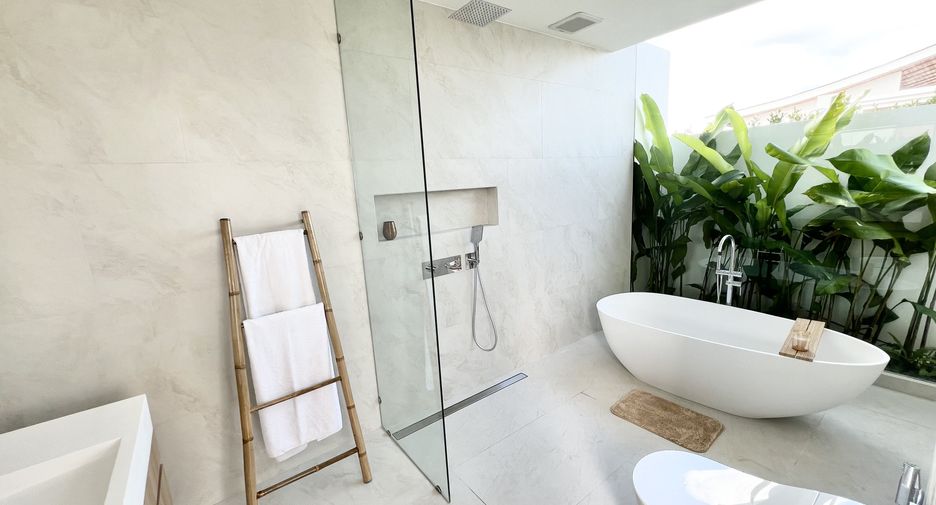 For rent 4 bedrooms villa in Thalang, Phuket