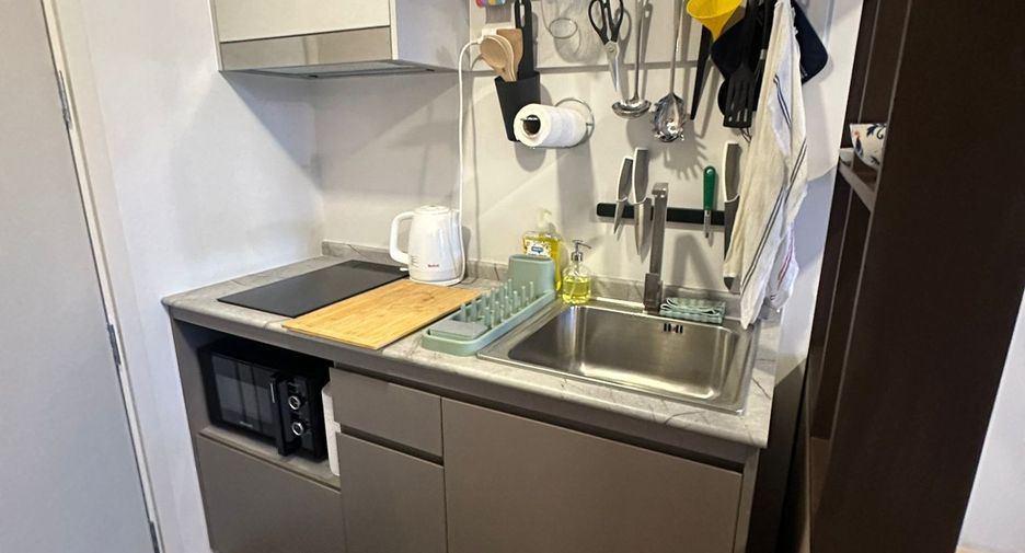 For rent 1 bed condo in Watthana, Bangkok