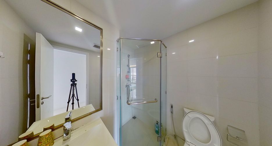 For rent 2 bedrooms condo in Khlong Toei, Bangkok