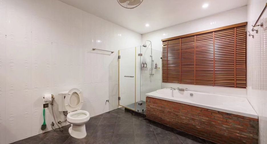 For sale 8 bedrooms house in Suan Luang, Bangkok