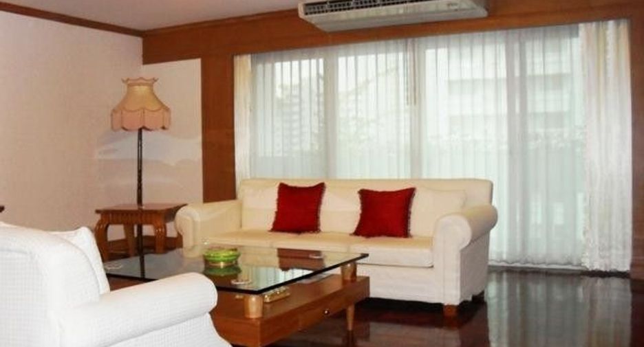 For rent 3 bedrooms condo in Khlong Toei, Bangkok
