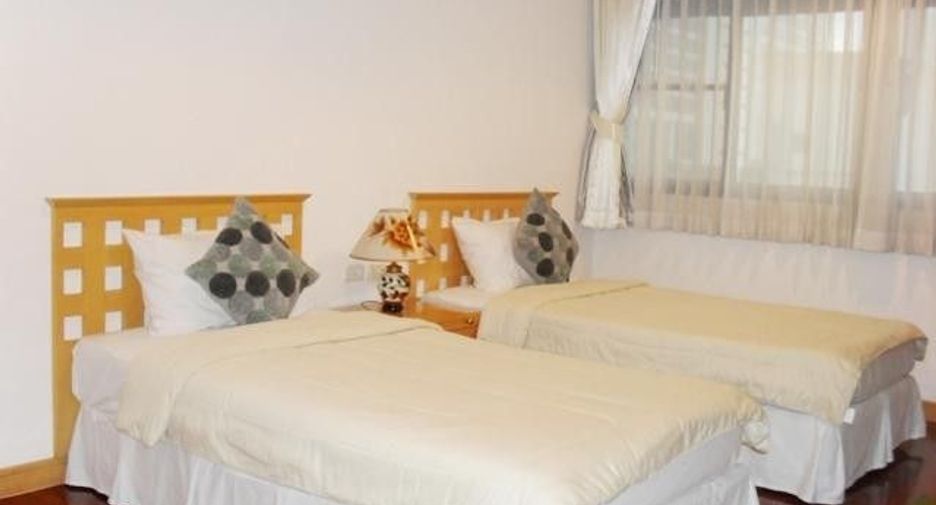 For rent 3 bedrooms condo in Khlong Toei, Bangkok