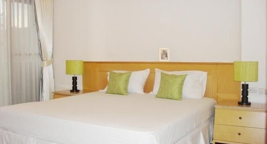For rent 3 bedrooms condo in Khlong Toei, Bangkok