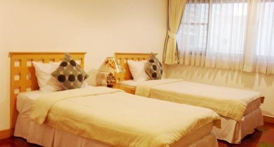 For rent 3 bedrooms condo in Khlong Toei, Bangkok