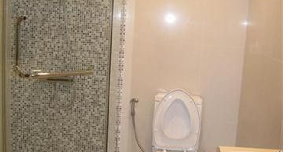 For rent 2 bedrooms condo in Pathum Wan, Bangkok