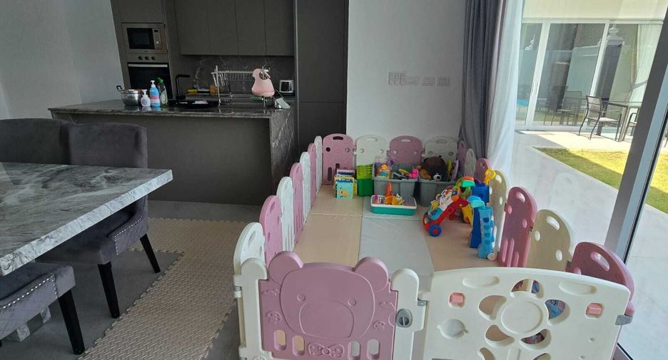 For rent 3 bedrooms villa in Mueang Phuket, Phuket