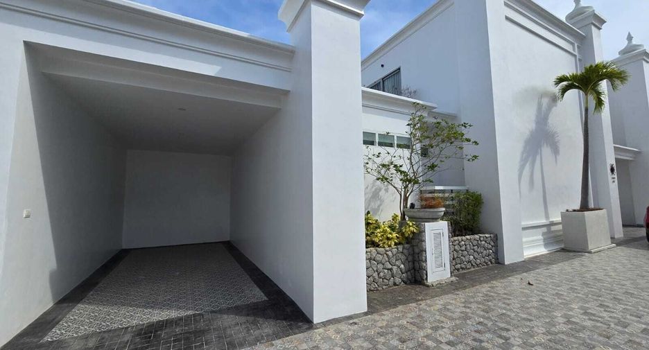 For rent 3 bedrooms villa in Mueang Phuket, Phuket