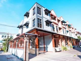 出售 3 卧室 联排别墅 在 Lat Phrao, 曼谷