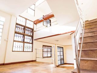 Casa adosada en venta de 3 habitaciones en Lat Phrao, Bangkok