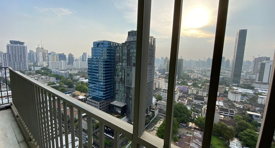 For rent 2 bedrooms condo in Watthana, Bangkok