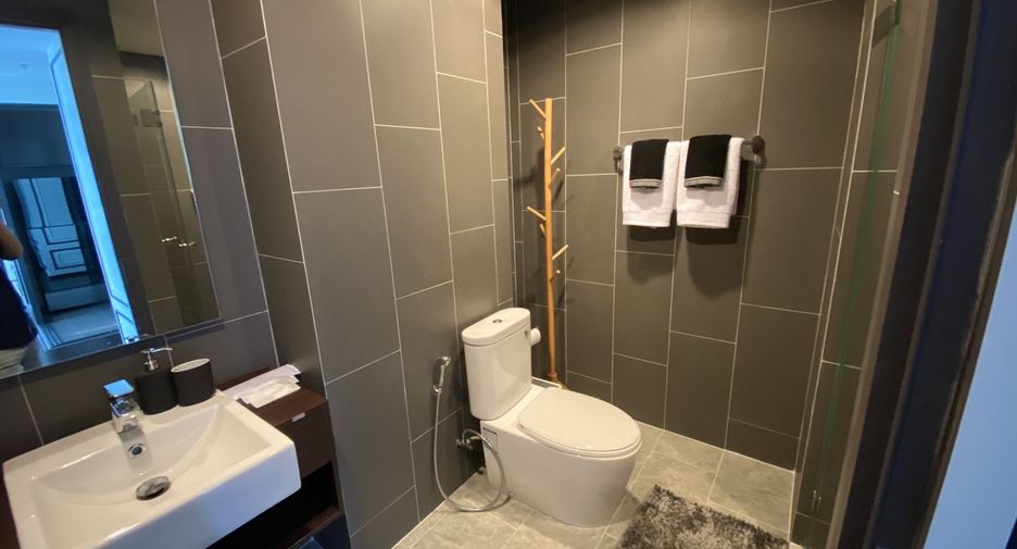 For rent 2 bedrooms condo in Watthana, Bangkok