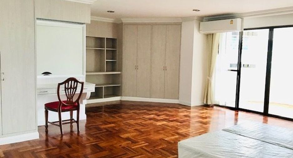For rent 4 bedrooms condo in Khlong Toei, Bangkok