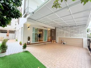 Haus zur Miete mit 3 Zimmer in Chatuchak, Bangkok