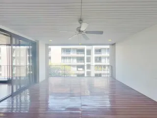 For rent 5 bedrooms condo in Watthana, Bangkok