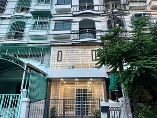 Reihenhaus zum Kauf mit 4 Zimmer in Thung Khru, Bangkok
