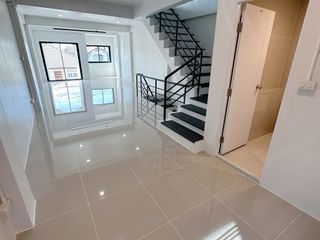 Reihenhaus zum Kauf mit 4 Zimmer in Thung Khru, Bangkok