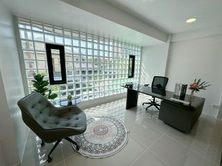 Reihenhaus zum Kauf mit 4 Zimmer in Thung Khru, Bangkok