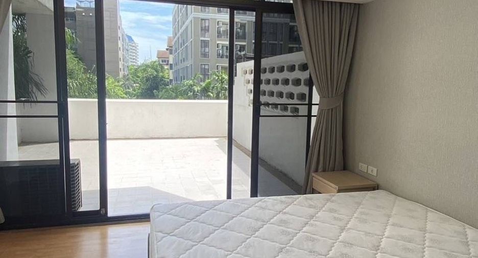 For rent 2 bedrooms condo in Watthana, Bangkok