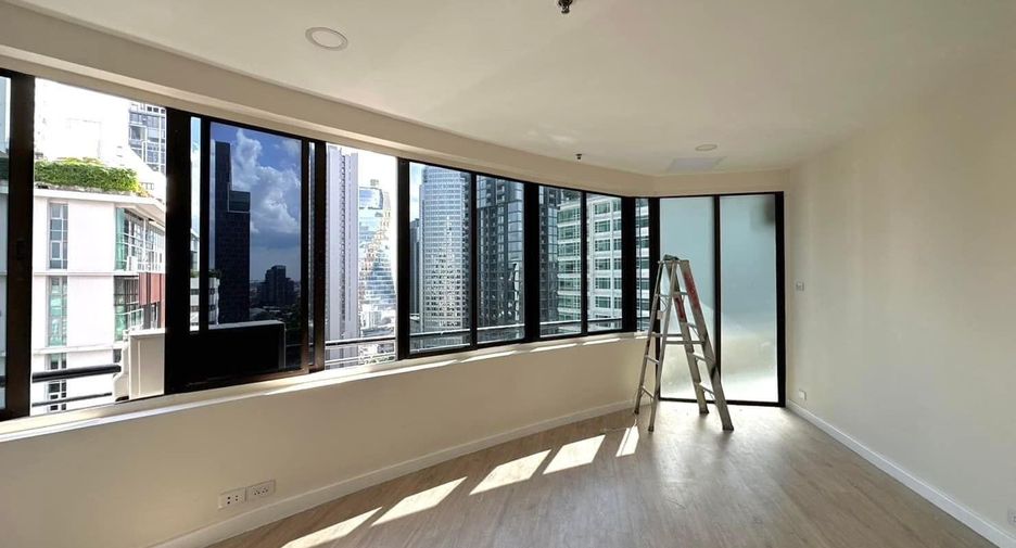 For rent 4 bedrooms condo in Watthana, Bangkok