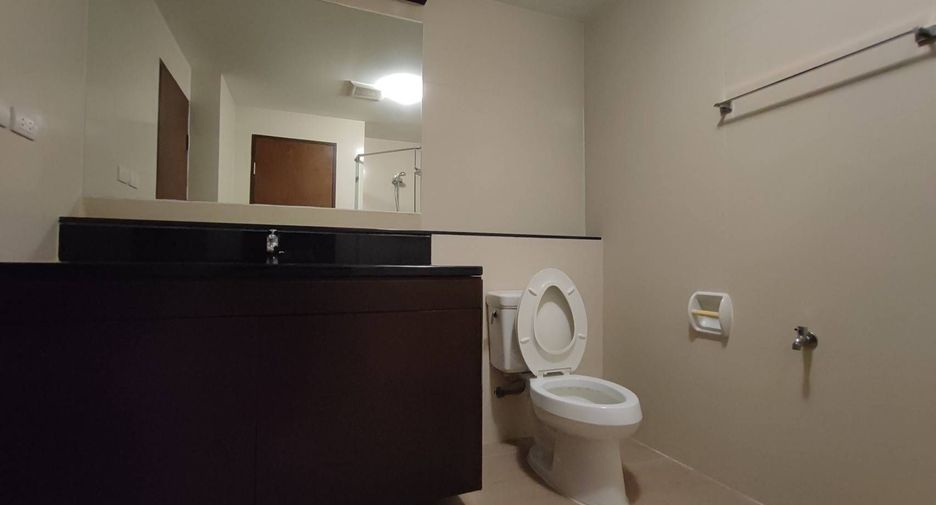 Condo en alquiler de 3 habitaciones en Khlong Toei, Bangkok
