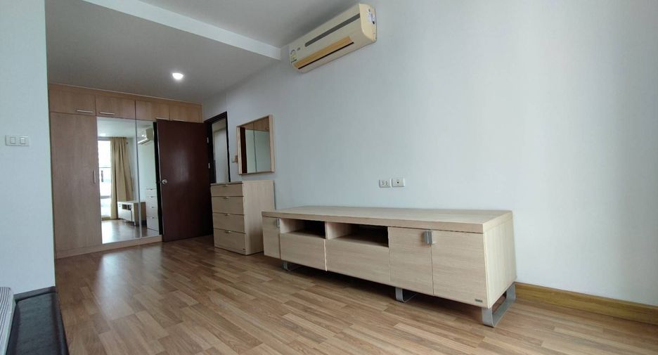 Condo en alquiler de 3 habitaciones en Khlong Toei, Bangkok
