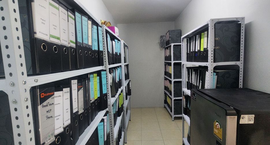 For sale 4 bedrooms retail Space in Thalang, Phuket