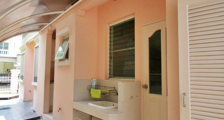 For rent 3 bedrooms house in Prawet, Bangkok