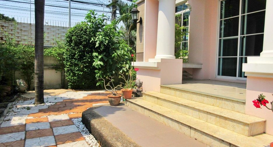 For rent 3 bedrooms house in Prawet, Bangkok
