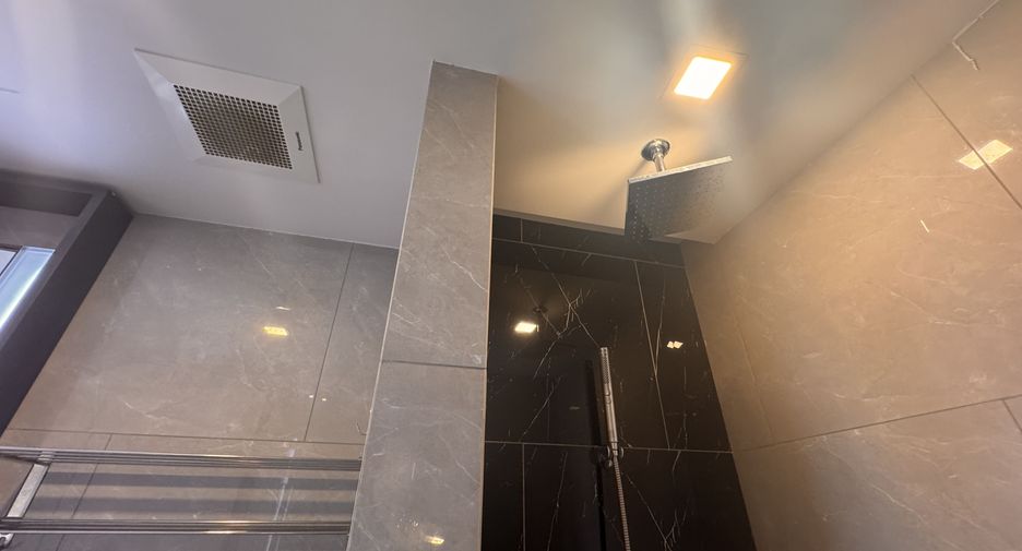 Wohnung zur Miete mit 2 Zimmer in Huai Khwang, Bangkok