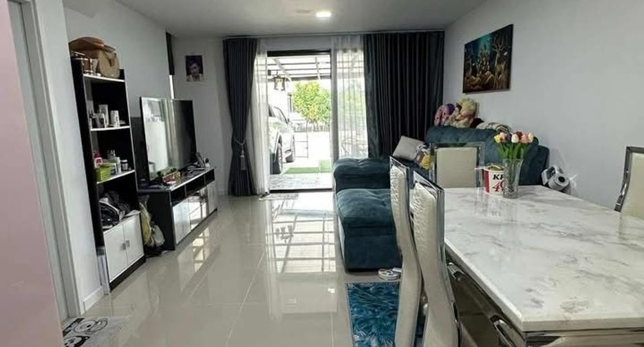 For sale 3 bedrooms townhouse in Khlong Sam Wa, Bangkok