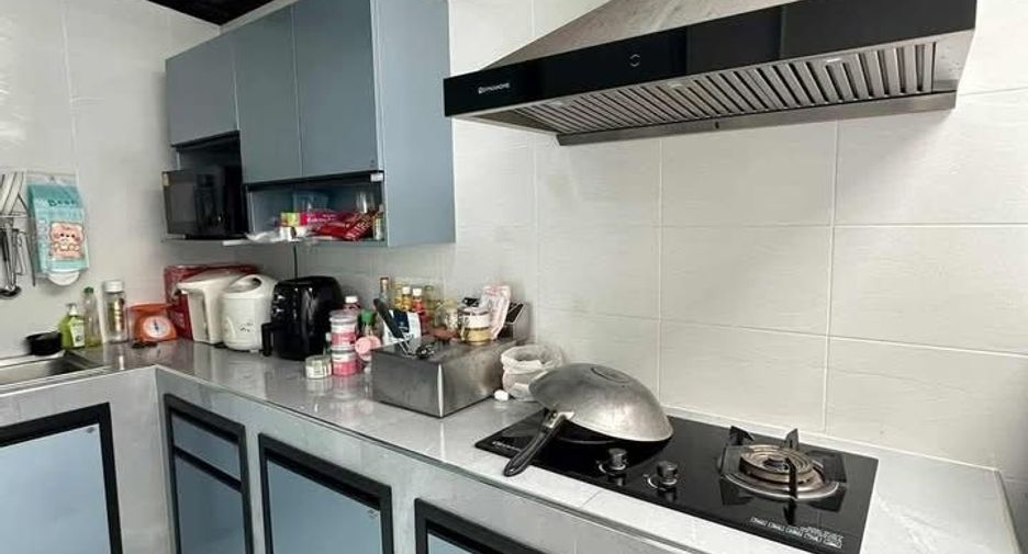 For sale 3 bedrooms townhouse in Khlong Sam Wa, Bangkok