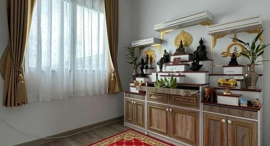 For sale 3 bedrooms townhouse in Khlong Sam Wa, Bangkok