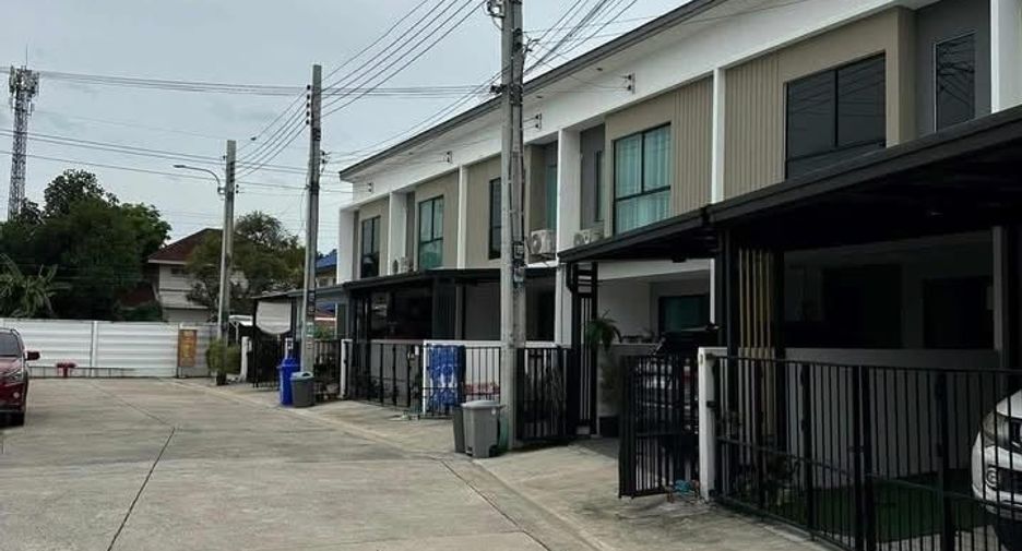 For sale 3 bedrooms townhouse in Khlong Sam Wa, Bangkok