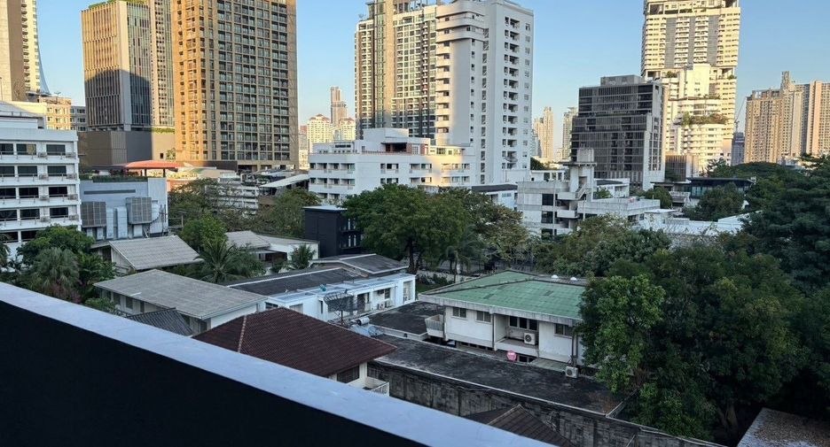 For rent 4 bedrooms condo in Khlong Toei, Bangkok