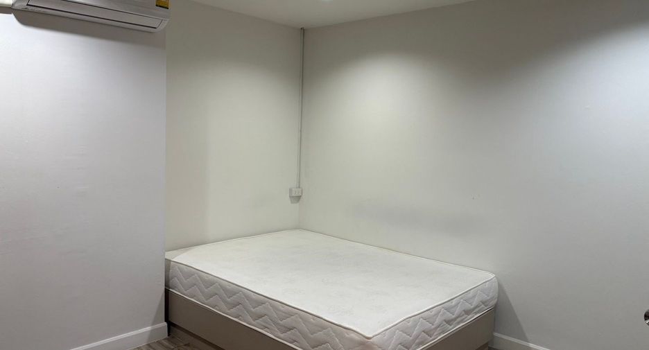 For rent 4 bedrooms condo in Khlong Toei, Bangkok