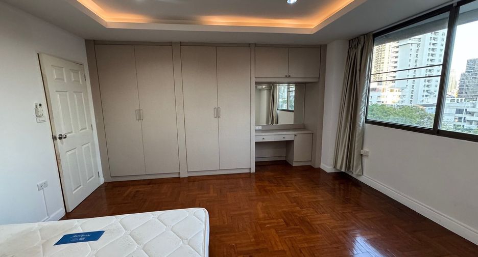 For rent 4 bedrooms condo in Khlong Toei, Bangkok
