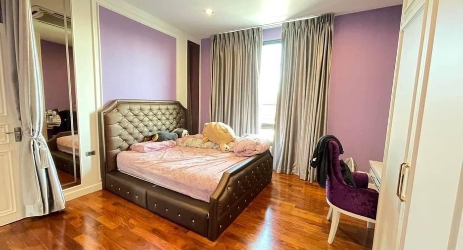 For sale 4 bedrooms house in Thawi Watthana, Bangkok