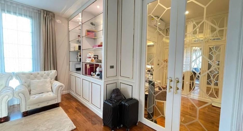 For sale 4 bedrooms house in Thawi Watthana, Bangkok