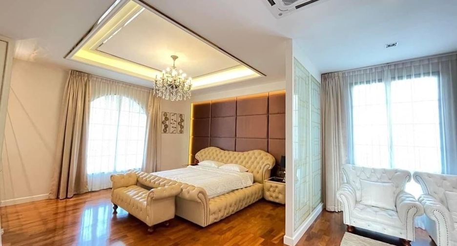 For sale 4 bedrooms house in Thawi Watthana, Bangkok