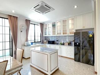 À vendre 4 chambres maison à Thawi Watthana, Bangkok