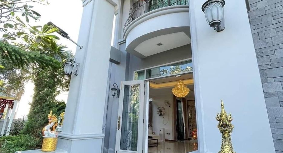 For sale 4 bedrooms house in Thawi Watthana, Bangkok