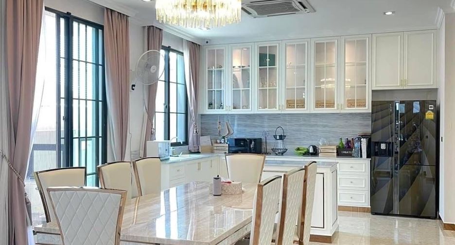 For sale 4 bedrooms house in Thawi Watthana, Bangkok