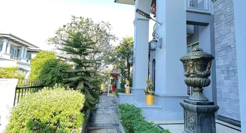For sale 4 bedrooms house in Thawi Watthana, Bangkok