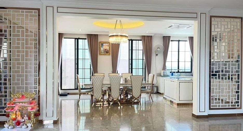 For sale 4 bedrooms house in Thawi Watthana, Bangkok