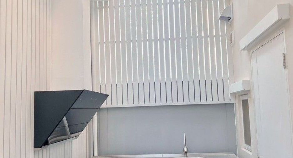 For sale 3 bedrooms townhouse in Prawet, Bangkok